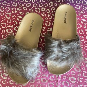 Gold fur slides super cute